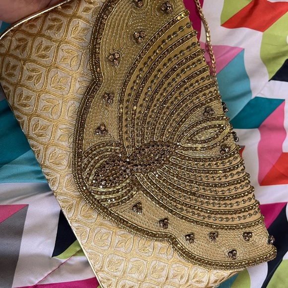 Beautiful Golden Party Wear Clutch/ Sling - Picture 3 of 7